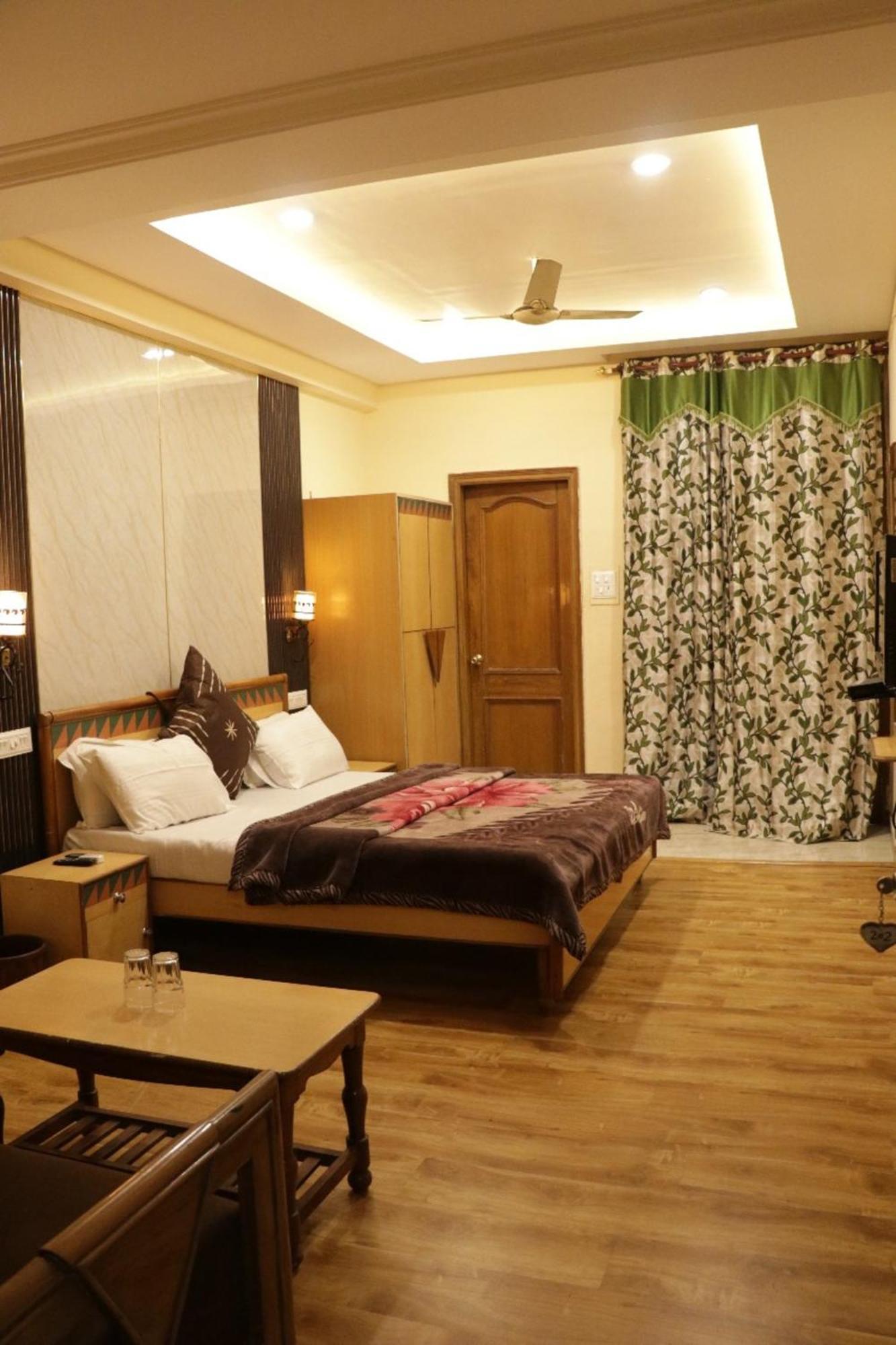 Hotel Royal Palace 贾朗达尔 外观 照片